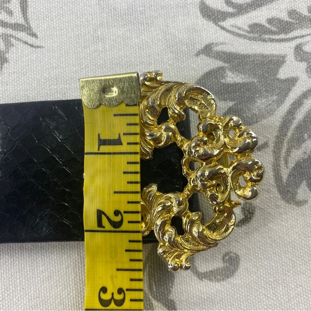 Vintage Gold Toned Ornament Buckle And Black‎ Belt Sm/Medium